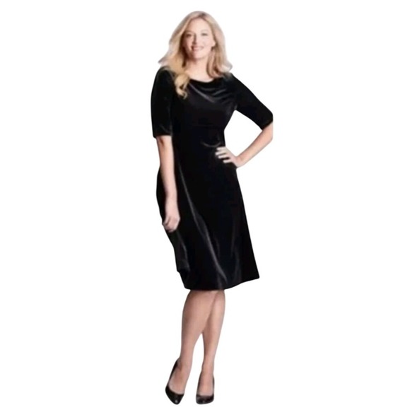 Lands' End Dresses & Skirts - Lands End Black Velvet Short Sleeve Midi Dress Size Medium